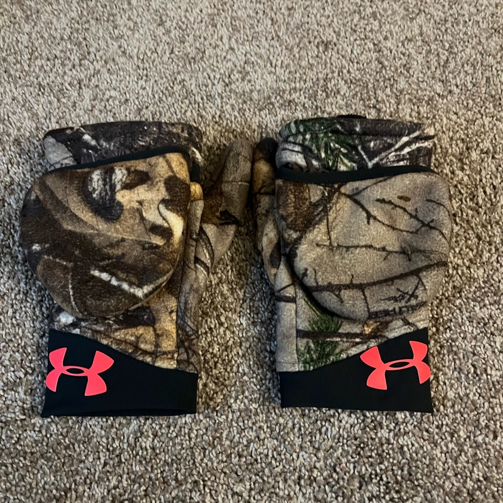 Under Armour Mittens - Picture 1 of 6